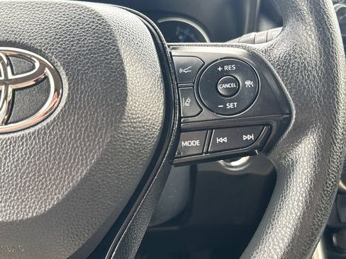 Used 2025 Toyota RAV4 XLE AWD/4WD image 21