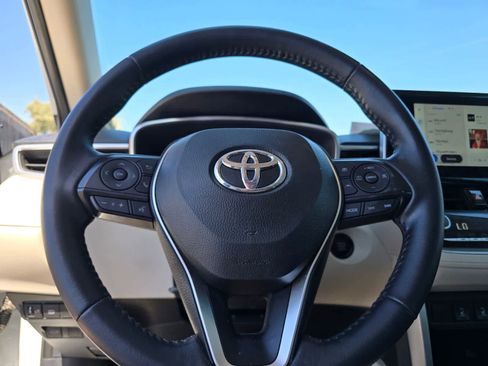 Used 2024 Toyota Corolla Cross XLE w/ Convenience Package FWD image 21