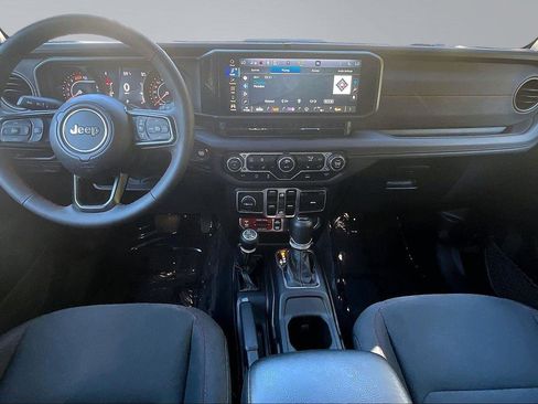 Used 2025 Jeep Wrangler Unlimited Rubicon w/ Convenience Group AWD/4WD image 16