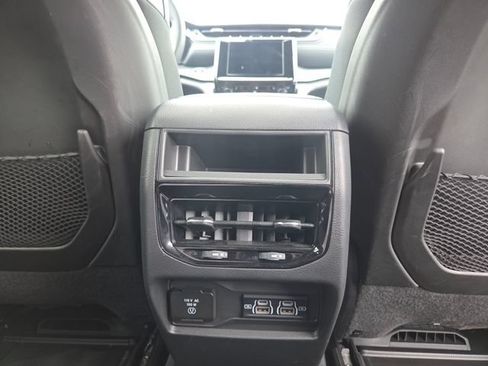 Used 2024 Jeep Grand Cherokee Altitude AWD/4WD image 29