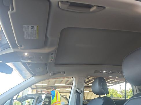Used 2023 Volkswagen Tiguan SE AWD/4WD image 7