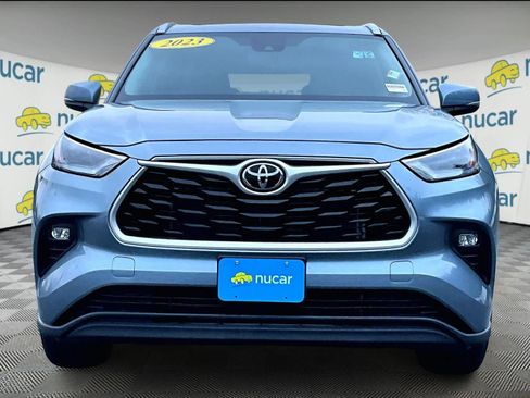 Used 2023 Toyota Highlander XLE image 2