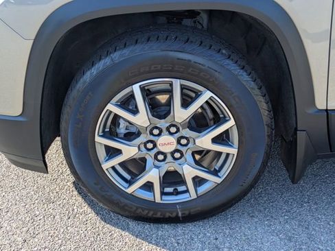 Used 2023 GMC Acadia SLT image 14