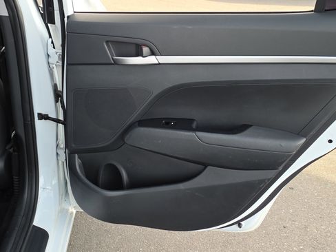 Used 2019 Hyundai Elantra SE w/ Cargo Package image 26