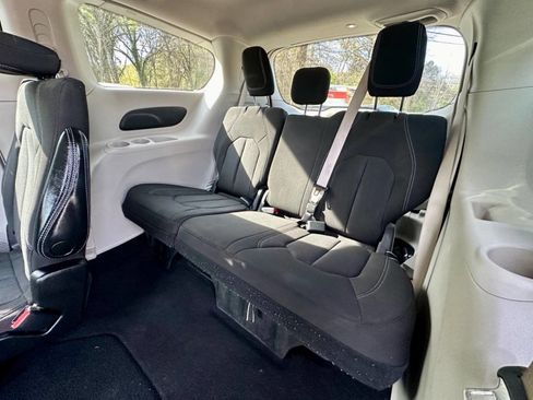 Used 2022 Chrysler Voyager LX FWD image 13