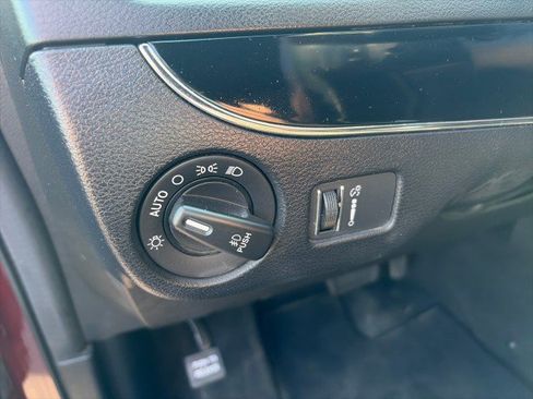 Used 2018 Dodge Grand Caravan SE FWD image 13