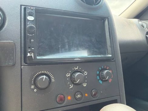 Used 2005 Pontiac Grand Prix w/ Drivers Plus Package FWD image 19