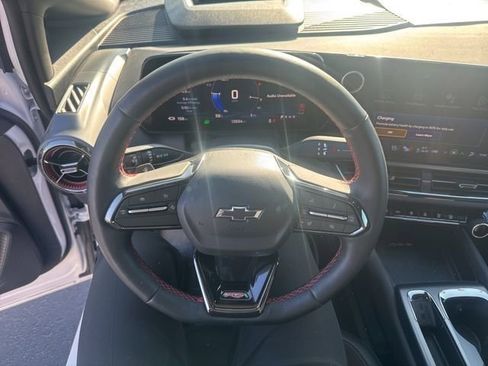 Certified 2025 Chevrolet Equinox EV RS w/ Convenience Package II AWD/4WD image 36