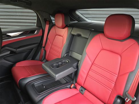 Used 2024 Porsche Cayenne Turbo GT image 15