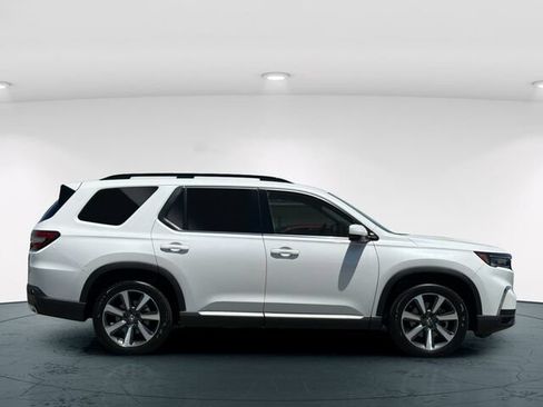 Used 2025 Honda Pilot Elite image 8