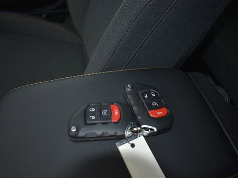 Used 2025 Jeep Wrangler Unlimited Sahara w/ Safety Group AWD/4WD image 20