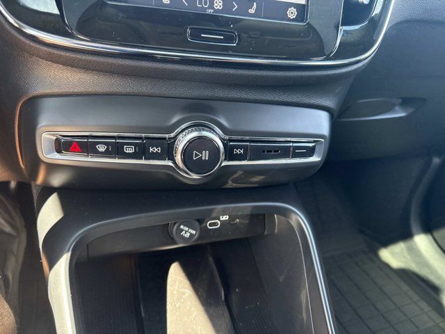 Used 2023 Volvo XC40 B5 Ultimate w/ Protection Package Premier AWD/4WD image 32