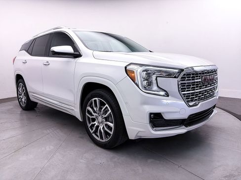 Used 2023 GMC Terrain Denali w/ Denali Premium Package image 10