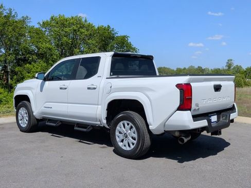 Certified 2026 Toyota Tacoma SR5 image 3