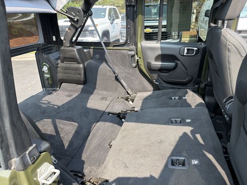 Used 2023 Jeep Wrangler Unlimited Rubicon AWD/4WD image 33