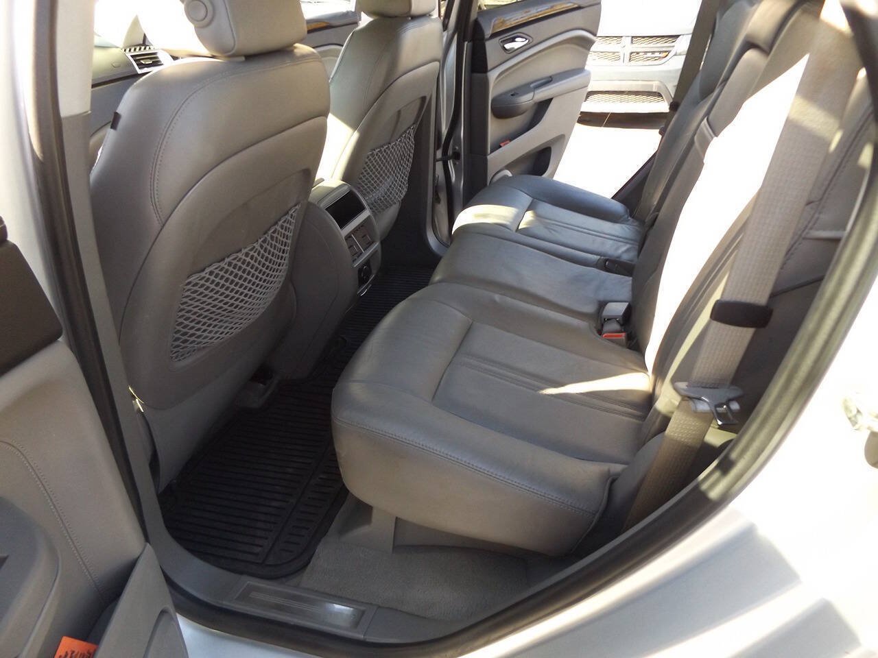 Used 2010 Cadillac SRX Luxury FWD image 16