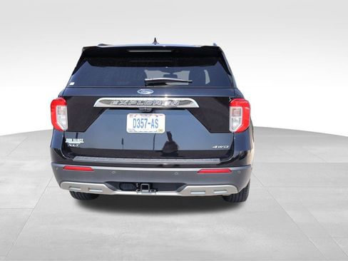 Used 2021 Ford Explorer XLT w/ Equipment Group 202A AWD/4WD image 18