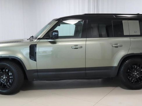 Used 2023 Land Rover Defender 110 SE image 2