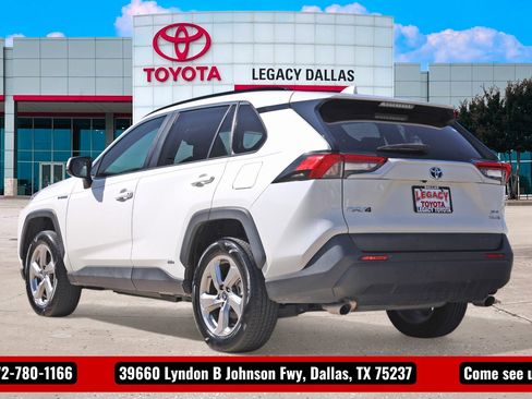 Used 2021 Toyota RAV4 XLE Premium image 8