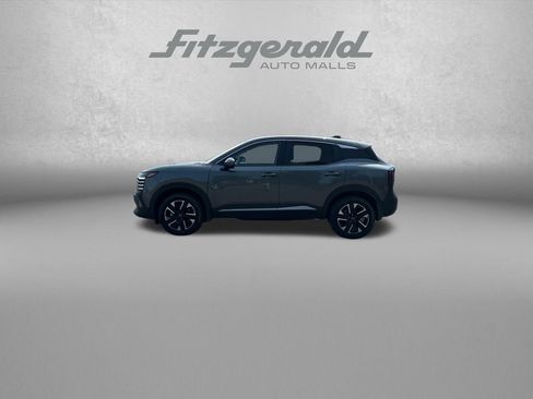 Used 2025 Nissan Kicks SV AWD/4WD image 5