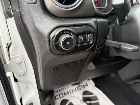 Used 2020 Jeep Wrangler Unlimited Sahara AWD/4WD image 16