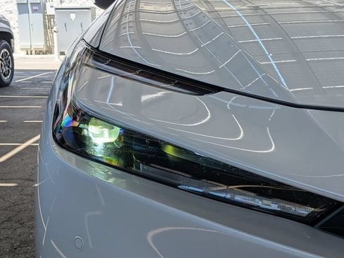 Used 2025 Toyota Prius Plug-In Hybrid FWD image 6