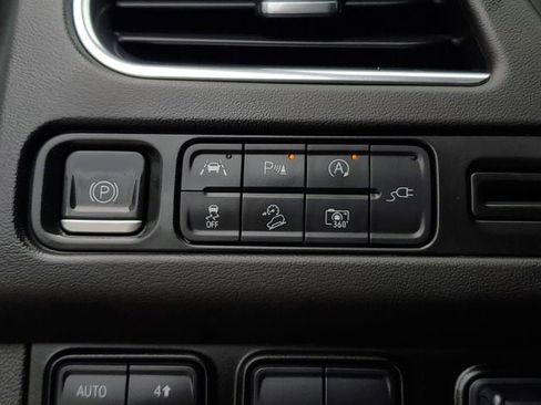 Used 2022 Chevrolet Suburban Z71 w/ Off-Road Capability Package AWD/4WD image 36