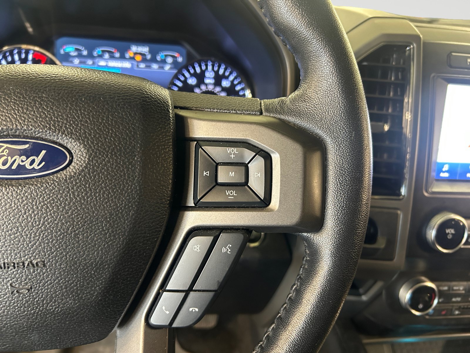 Used 2020 Ford Expedition XLT w/ Equipment Group 202A RWD image 17