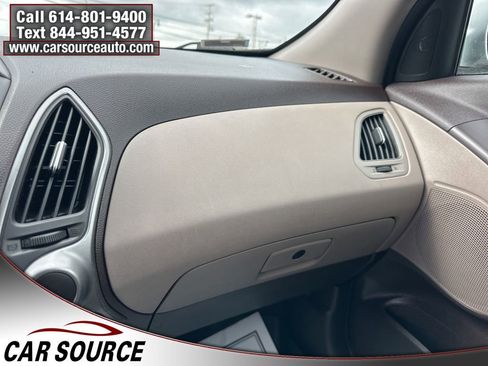 Used 2015 Hyundai Tucson SE image 21