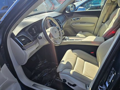 Used 2023 Volvo XC60 T8 Ultimate AWD/4WD image 3