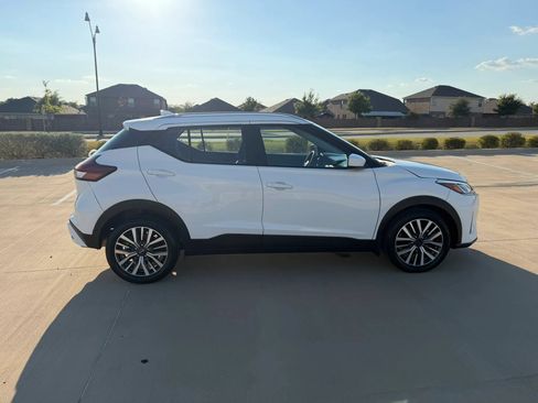 Used 2022 Nissan Kicks SV FWD image 7