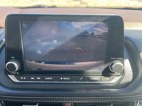 Used 2022 Nissan Rogue SV image 7