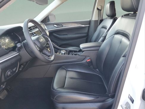 Used 2023 Jeep Grand Cherokee Limited image 16