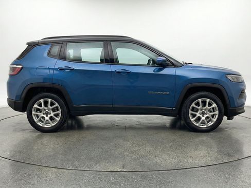 Used 2025 Jeep Compass Limited AWD/4WD image 11