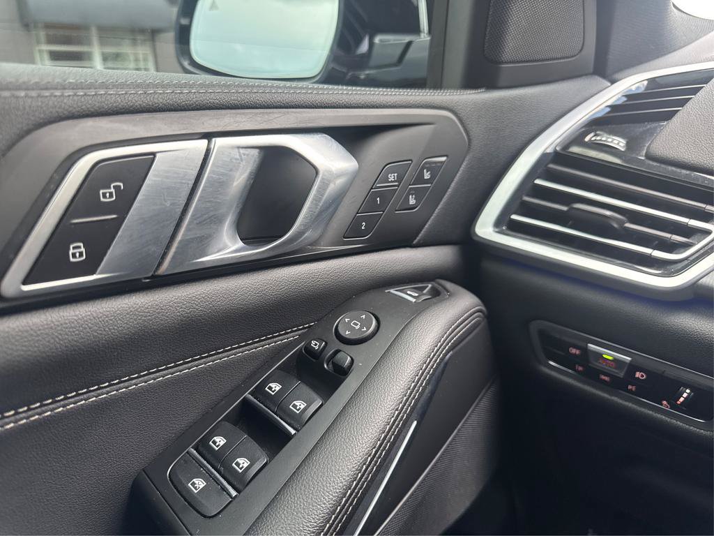 Used 2022 BMW X5 xDrive40i w/ Executive Package AWD/4WD image 19