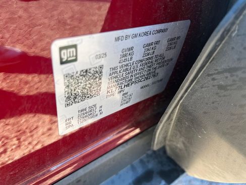 Used 2025 Chevrolet Trax LT w/ LT Convenience Package image 29