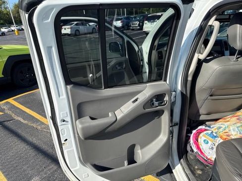 Used 2019 Nissan Frontier SL AWD/4WD image 19