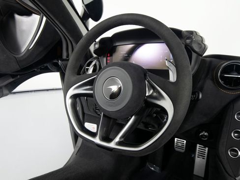 Used 2024 McLaren 750S Spider RWD image 29