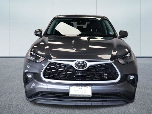 Used 2025 Toyota Highlander Limited AWD/4WD image 11