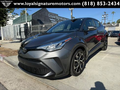 Used 2020 Toyota C-HR XLE FWD image 3