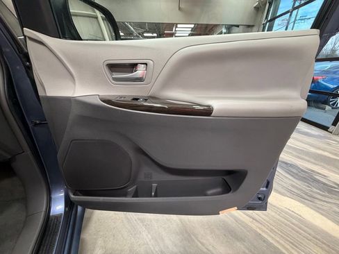 Used 2016 Toyota Sienna XLE Premium image 44