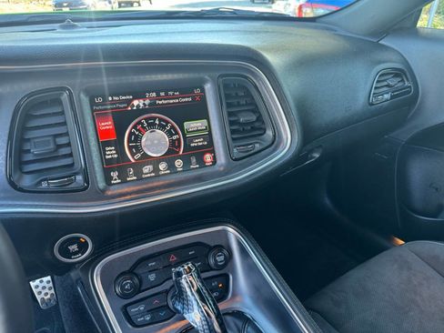 Used 2015 Dodge Challenger R/T Scat Pack w/ Leather Interior Group RWD image 17