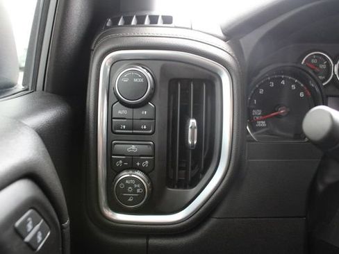 Used 2022 Chevrolet Silverado 1500 LT AWD/4WD image 8