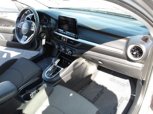 Used 2022 Kia Forte LXS FWD image 12