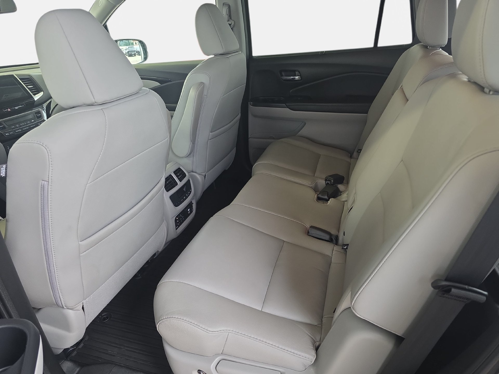 Used 2018 Honda Pilot Touring image 14
