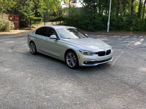 Used 2018 BMW 330i xDrive Sedan AWD/4WD image 3