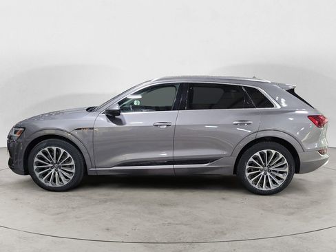 Used 2019 Audi e-tron Prestige w/ Prestige Package image 2