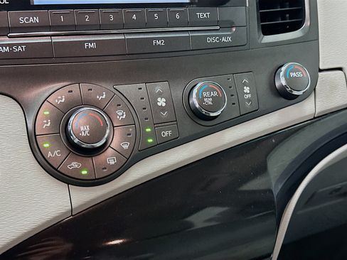 Used 2011 Toyota Sienna FWD image 22