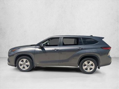 Used 2023 Toyota Highlander LE image 9
