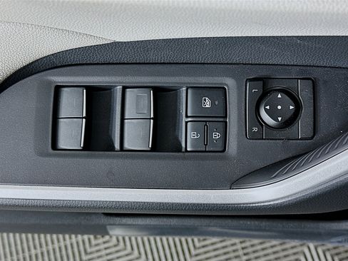 Used 2025 Toyota RAV4 XLE image 15